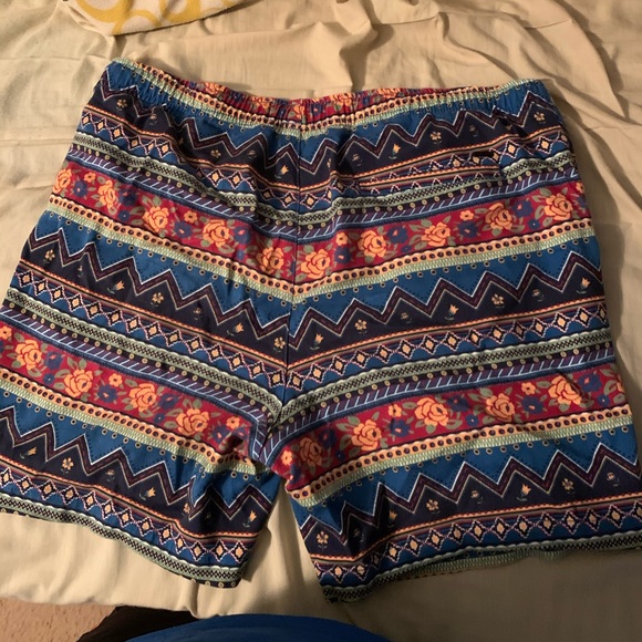 Mens floral drawstring shorts - Picture 3 of 3